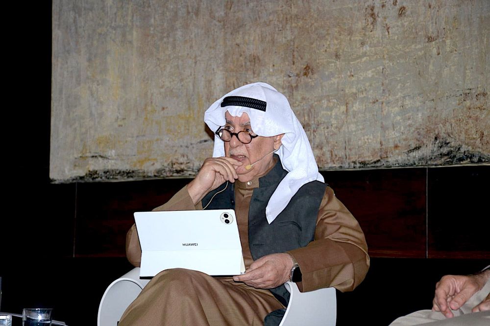 مركز الشيخ إبراهيم بن محمد يدشن كتاب “في حضرة الغائب الحاضر: محمد جابر الأنصاري”
