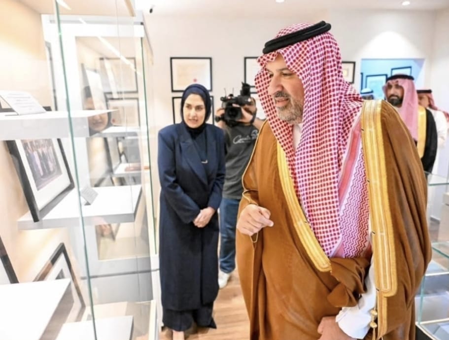 سمو المستشار الخاص لخادم الحرمين الشريفين يزور دارة محمد جابر الأنصاري للفكر والثقافة